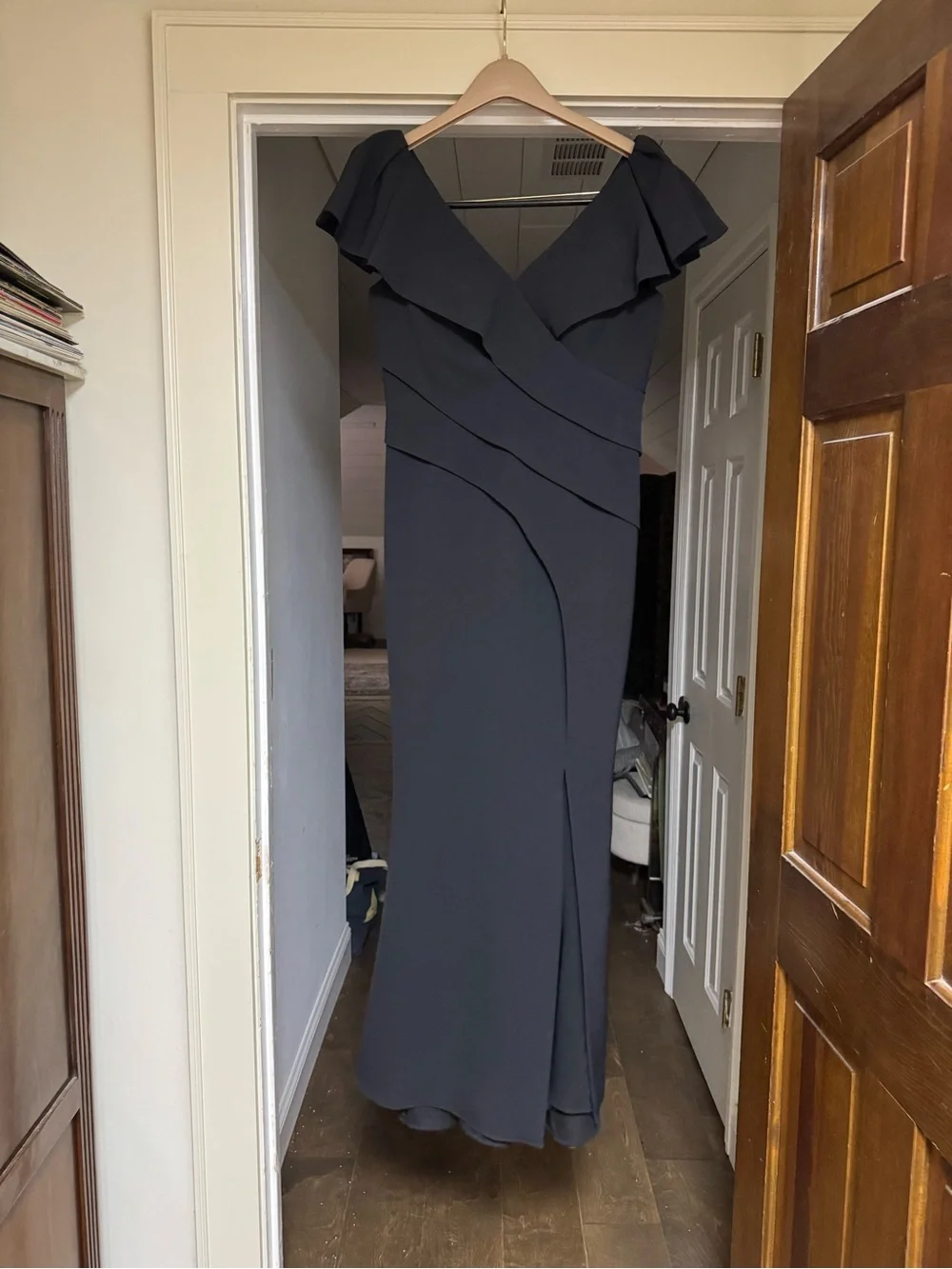 Elegant Black Maxi Dress with Decorative Front Buttons - Picture 4 of 4